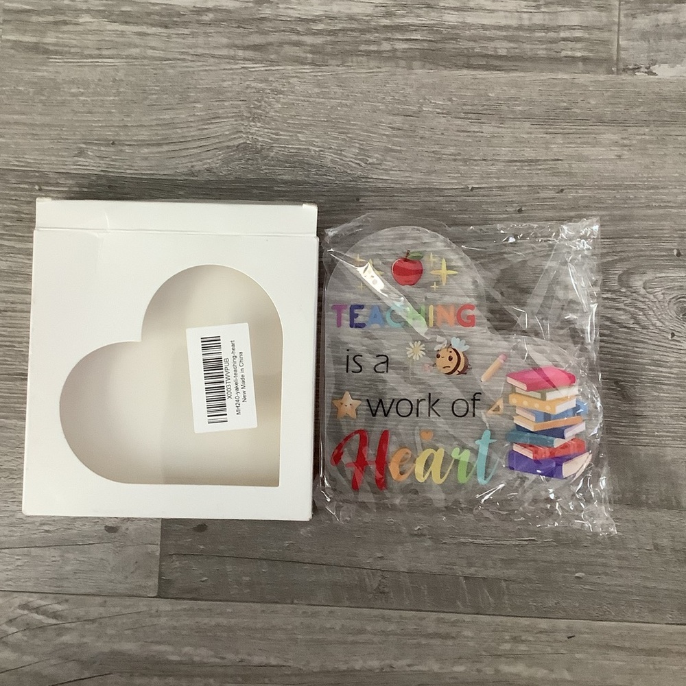 Heart -shaped acrylic teacher appreciation gift🇺🇸 - Picture 2 of 6